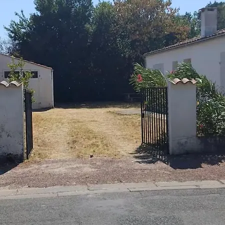 Maison Bord De *